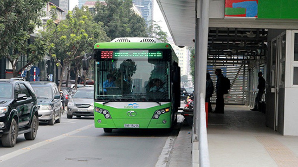 Lỗi xe máy đi vào làn BRT xử phạt là bao nhiêu?