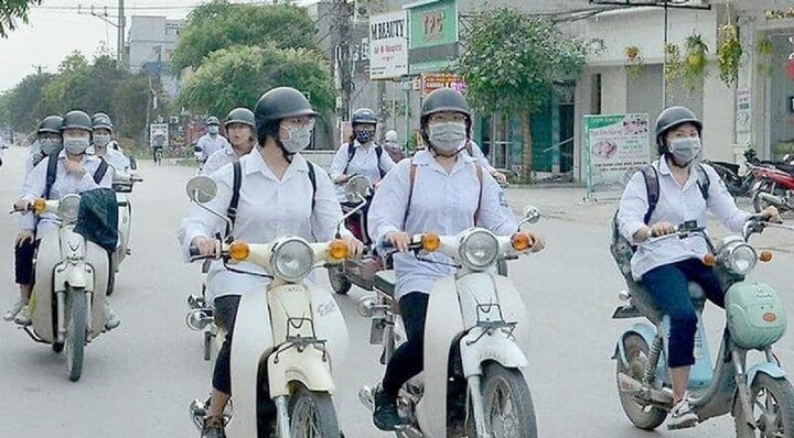 15 Tuổi đi xe 50cc bị phạt bao nhiêu?