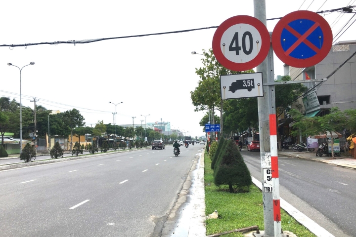 Biển cấm dừng đỗ có biển phụ 200m là như thế nào?