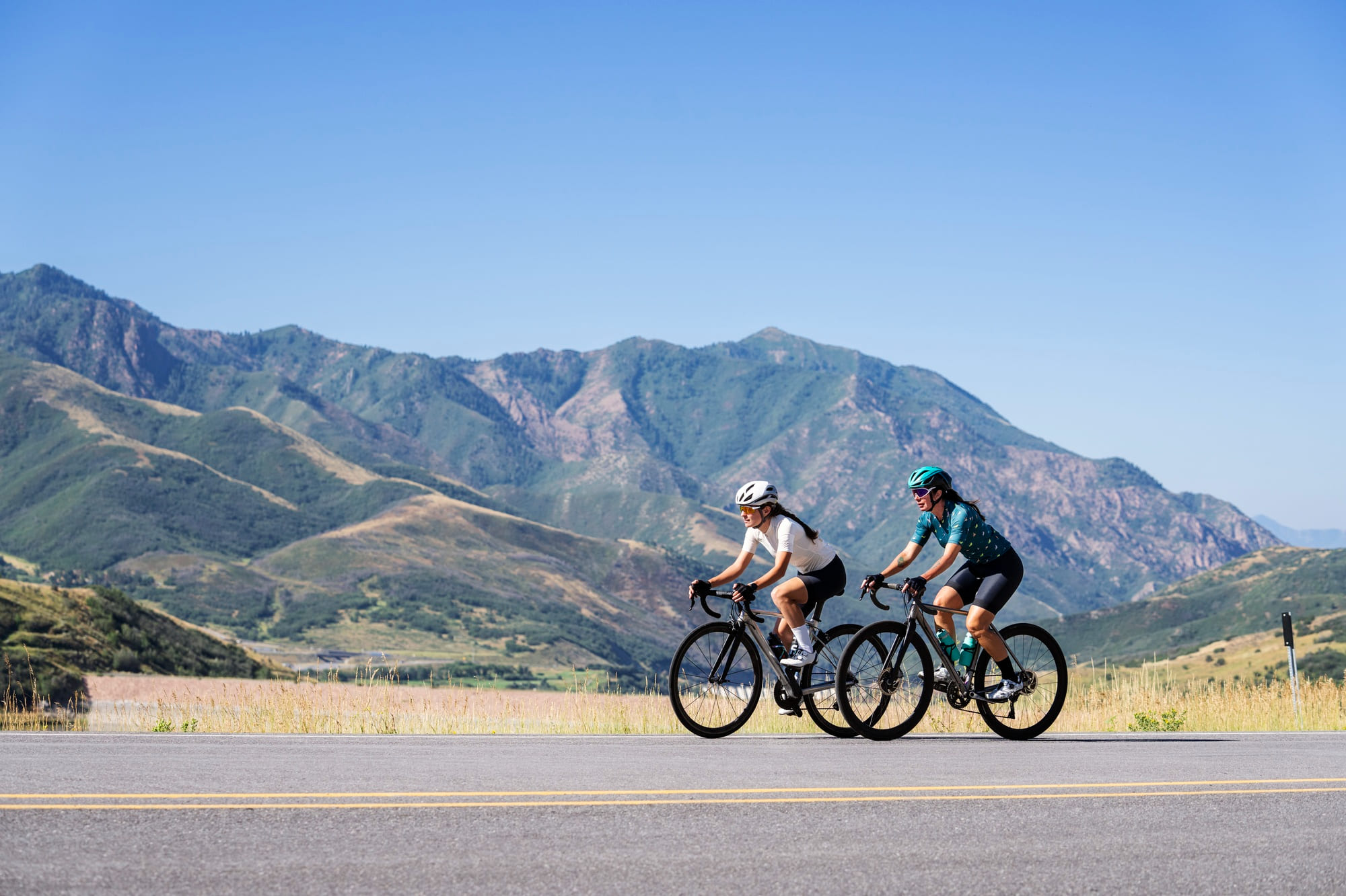 Tour de France: Conquering the Mountains and Sprinting to Cycling Glory