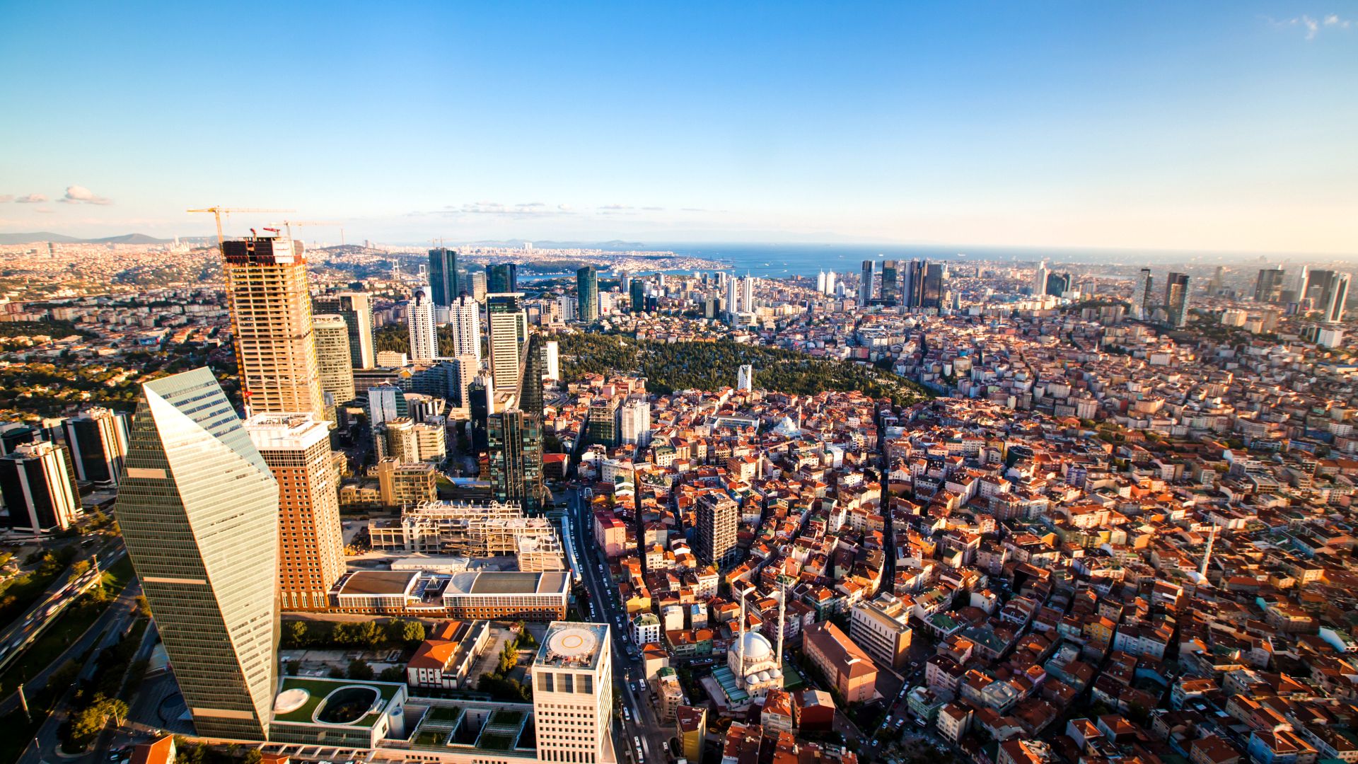 Global Real Estate Outlook: Navigating Shifting Markets and Interest Rate Hikes