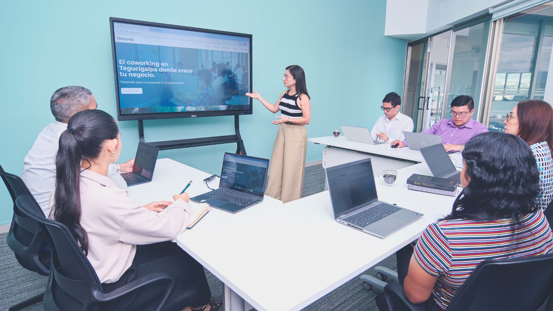The Blended Workforce: How Technology is Reshaping Global Collaboration