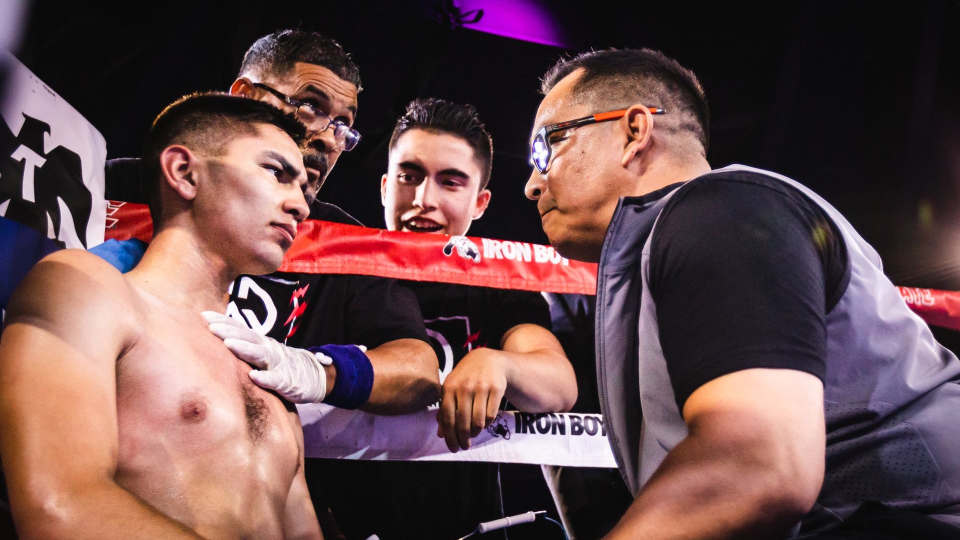 The Role of Corners in Boxing: What Trainers Do Between Rounds