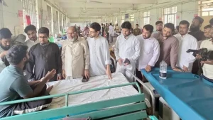 ছাত্রদলের হামলায় আহত সাংবাদিকদের দেখতে হাসপাতালে শিবির সভাপতি