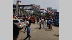 উত্তরায় সড়ক অবরোধ, যান চলাচল বন্ধ