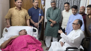অসুস্থ ভূমিমন্ত্রীকে দেখতে হাসপাতালে মির্জা আব্বাস