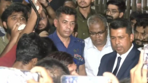চুয়েটে না ফেরার শর্তে পুলিশি পাহারায় ক্যাম্পাস ছাড়লেন ভিসি