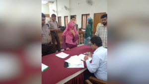 পরীক্ষা কেন্দ্রে মোবাইলসহ অসদুপায় অবলম্বনের দায়ে এক পরীক্ষার্থীর ১ মাসের কারাদণ্ড