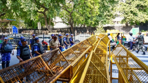 দিল্লিতে আবারও বিক্ষোভ, আটক বেশ কয়েকজন