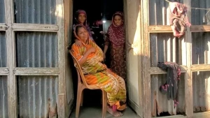 ফ্যামিলি কার্ডের প্রলোভন দেখিয়ে বিধবার সোনার দুল ছিনতাই