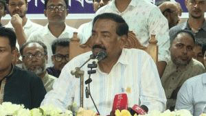 প্রতিমন্ত্রীর হাতে অস্ত্র শোভা পায় না: স্পিকার