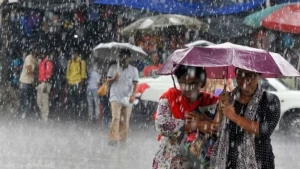 সারা দেশে বৃষ্টি ও বজ্রবৃষ্টির সম্ভাবনা, কমতে পারে তাপমাত্রা