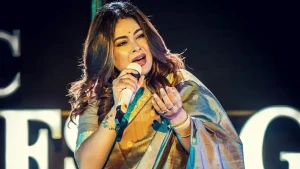গায়িকা ইমন চক্রবর্তীকে ধাক্কা-অপমান