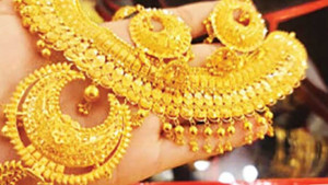 সোনার দাম আরও কমল