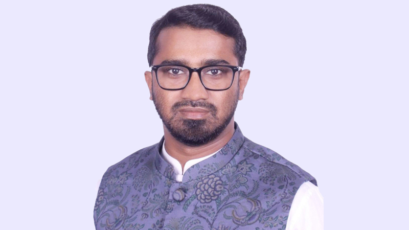 চুমু দেওয়া শিক্ষকের কাজ নয়, রাজনৈতিক নেতারও নয়: রাশেদ খান