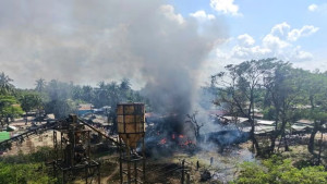 বাংলাদেশ সীমান্তের পাশে রাখাইনে বিমান হামলা, নিহত ৫০