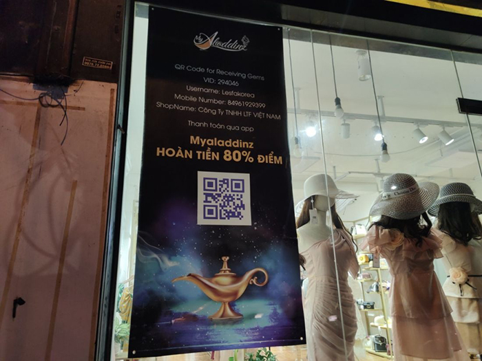 Một cửa hàng thời trang tại Hà Nội chấp nhận thanh toán qua ứng dụng Aladdinz. Ảnh Kinh tế tiêu dùng.