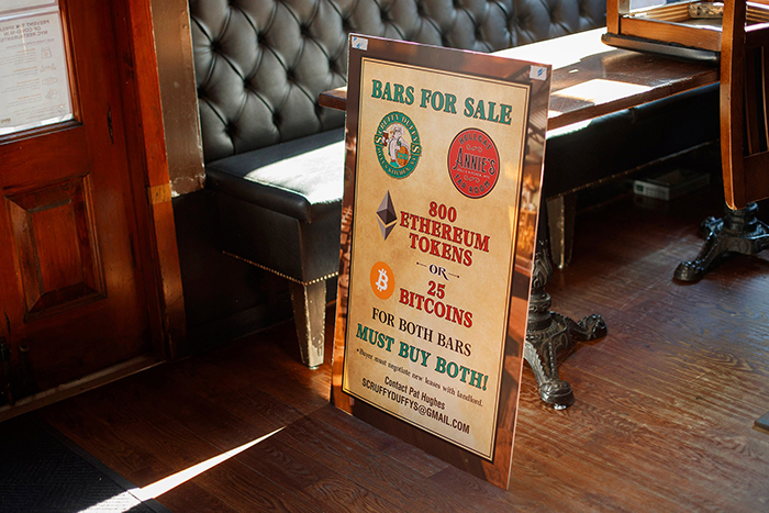 Ông Patrick Hughes đổi 2 nhà hàng lấy 25 đồng Bitcoin, hoặc 800 đồng Ethereum.