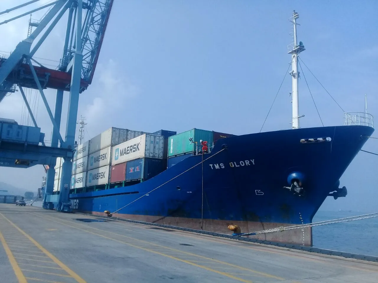 TMS Lines vessel alongside for container feeder operations