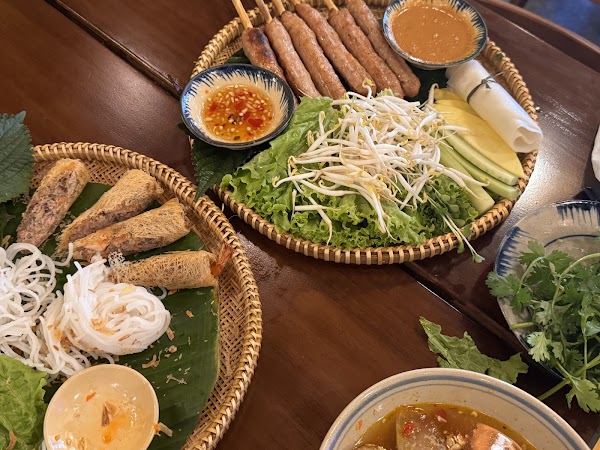 Ăn Thôi Restaurant