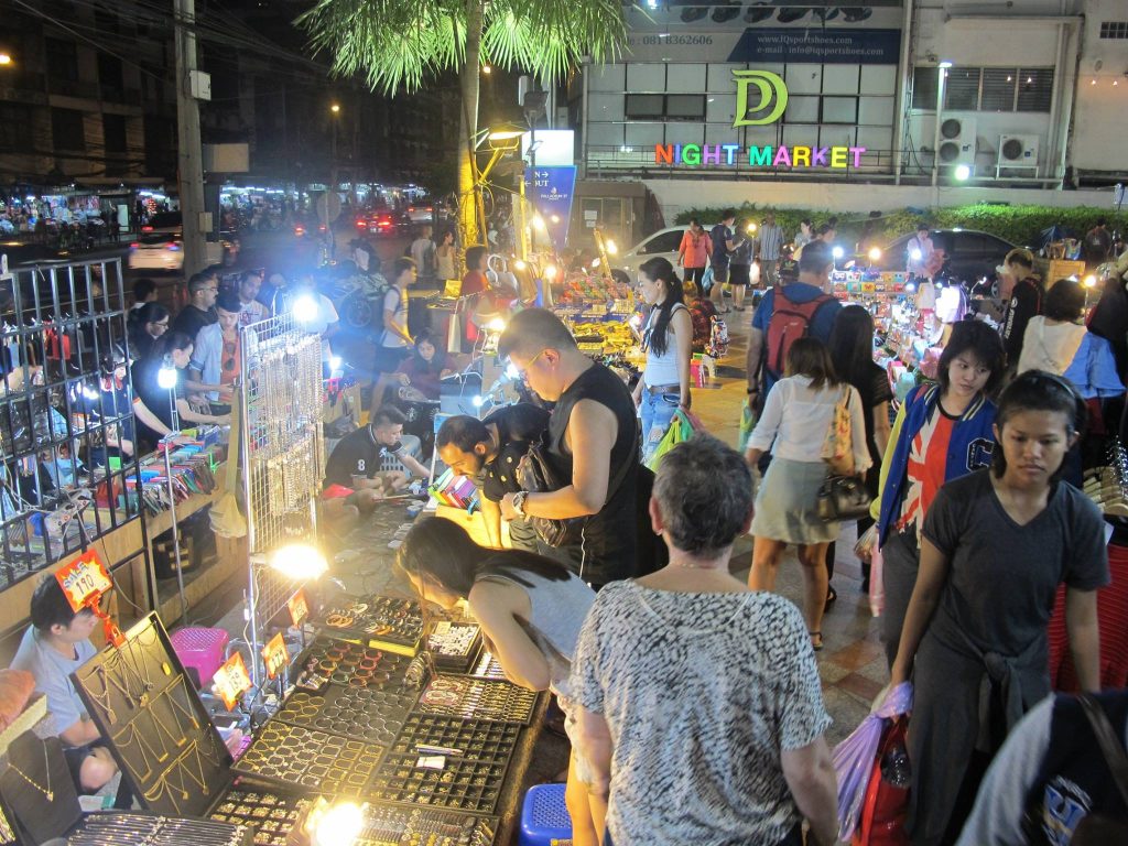 10 Pasar Malam Di Bangkok Super Keren Yang Harus Kamu Kunjungi