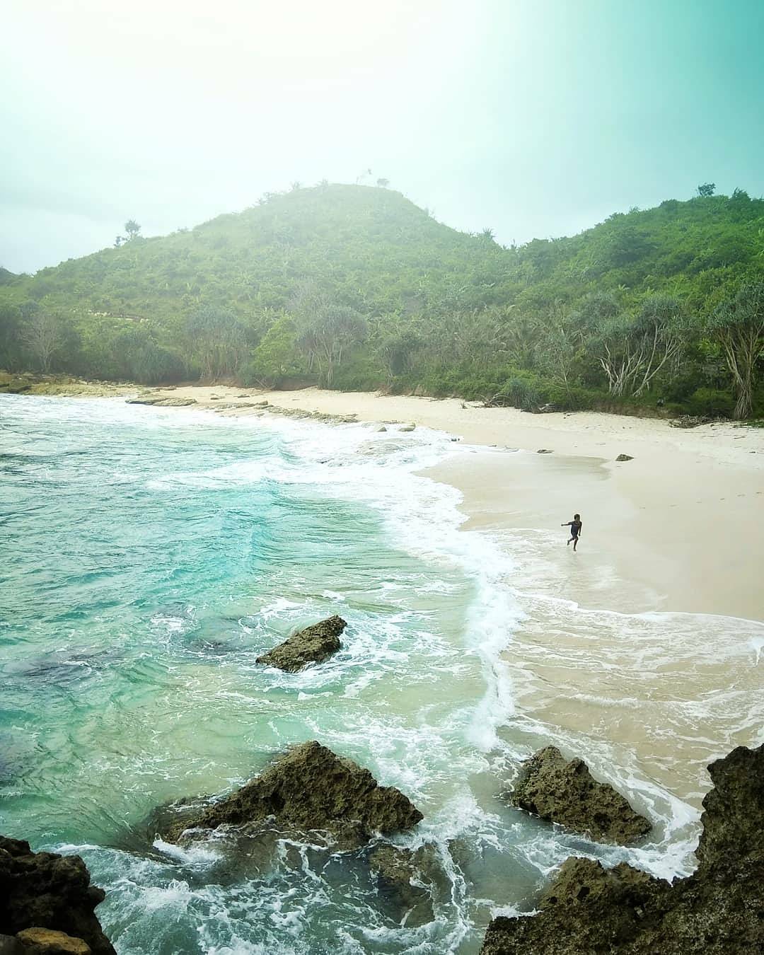 22 Pantai Di Malang Yang Keren Tersembunyi Dan Mengesankan