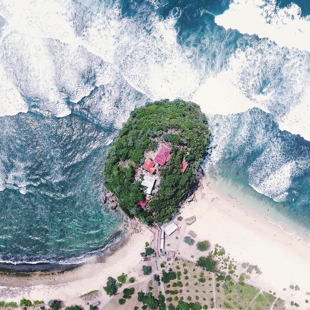 22 Pantai Di Malang Yang Keren Tersembunyi Dan