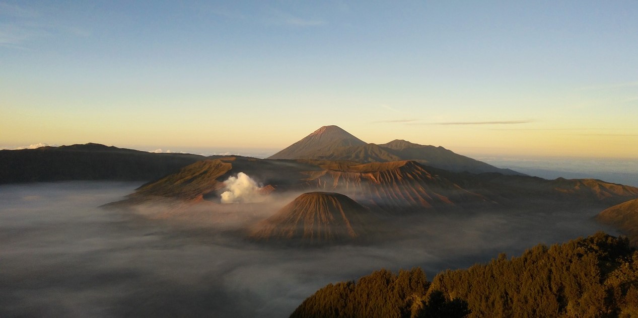 Jalur Pendakian Gunung  Semeru  Kembali Dibuka 12 Mei