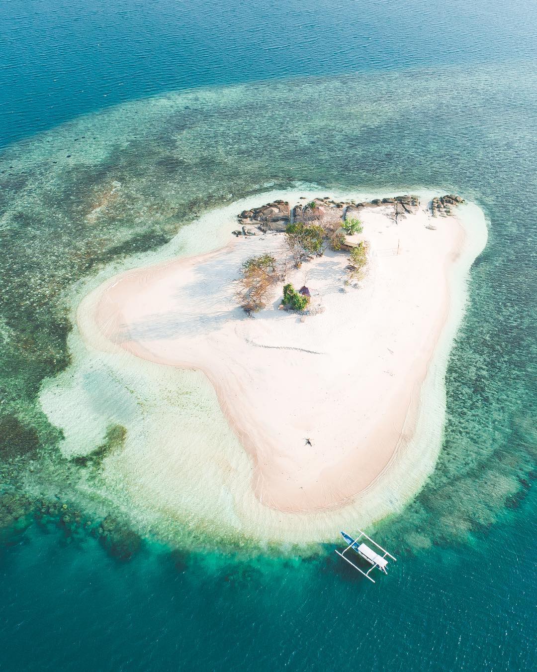 Objek wisata pantai pulau lombok barat yang banyak dikunjungi kecuali