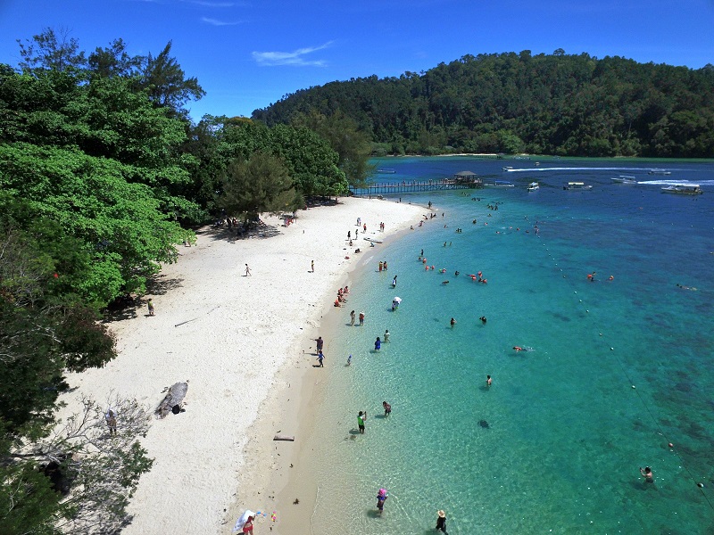 Filipinos love Sabah for its beaches!