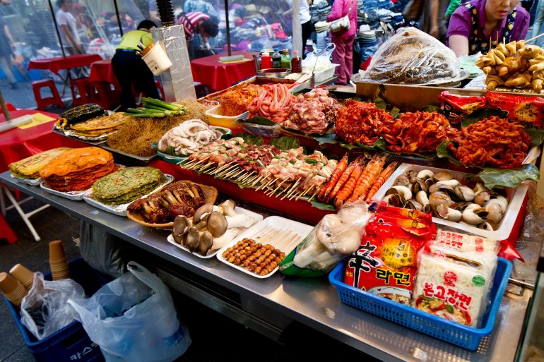 Thử thách bản thân với đồ ăn đường phố châu Á đang là xu hướng ngày nay. Từ các món ăn nhanh đến những món ăn vỉa hè truyền thống, đường phố châu Á xứng đáng để bạn khám phá. Hình ảnh liên quan sẽ giúp bạn hiểu rõ hơn về thế giới ẩm thực nhộn nhịp này.