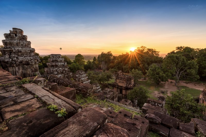 Địa điểm nổi tiếng ở Campuchia - Hoàng hôn trên đỉnh Bakheng