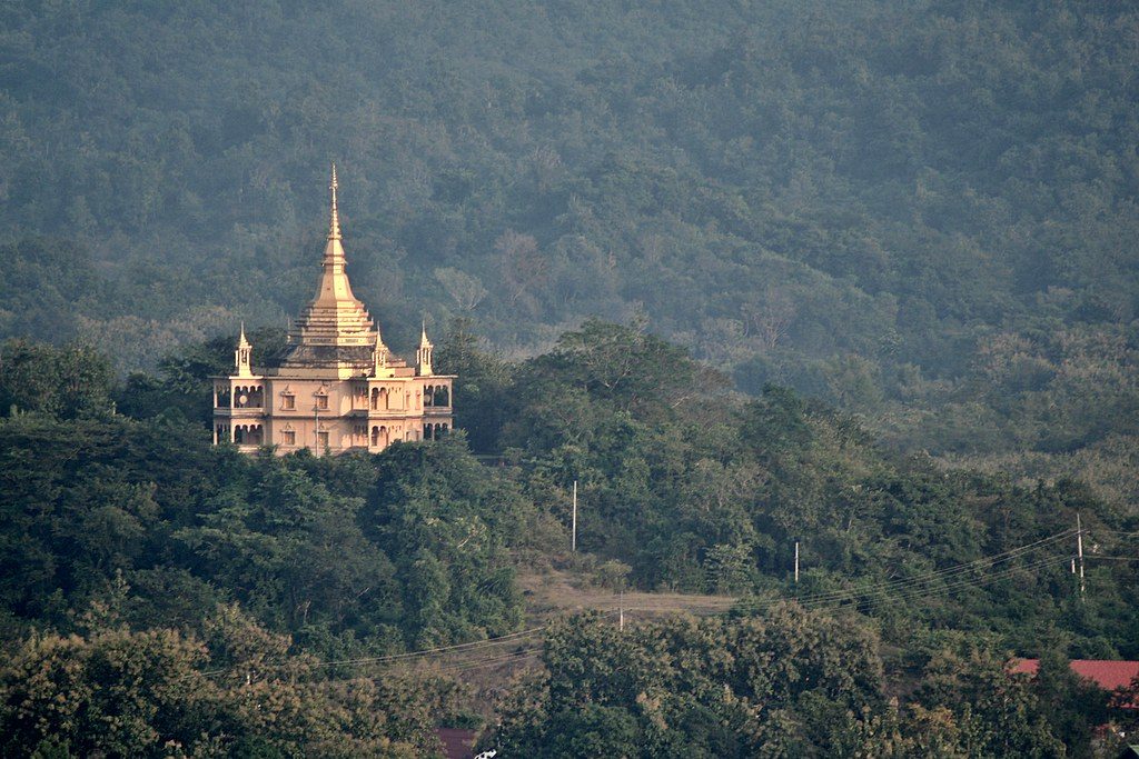 Núi Phou Si - Tháp That Chom Si Lào