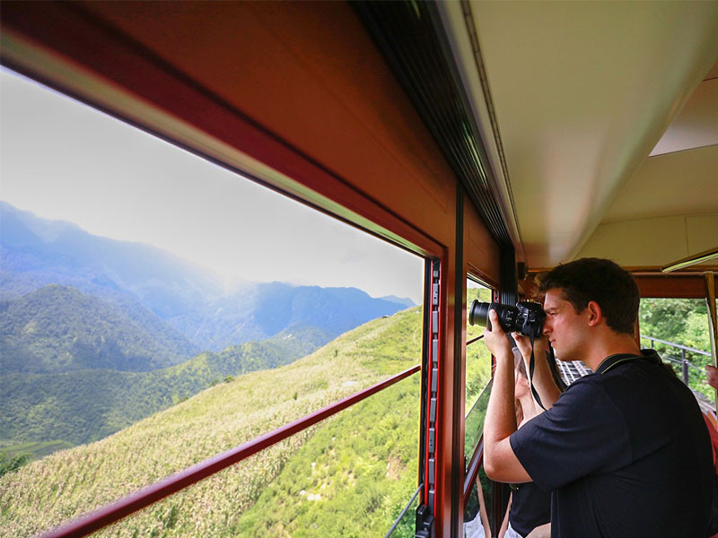 Lịch trình du lịch SAPA Thung lũng Mường Hoa nhìn từ trên tàu leo núi 
