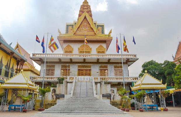 Đi lễ tại chùa Wat Ounalom