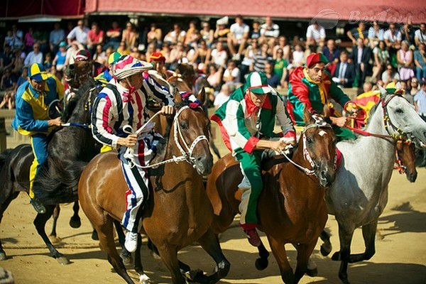 Lễ hội đua ngựa Palio