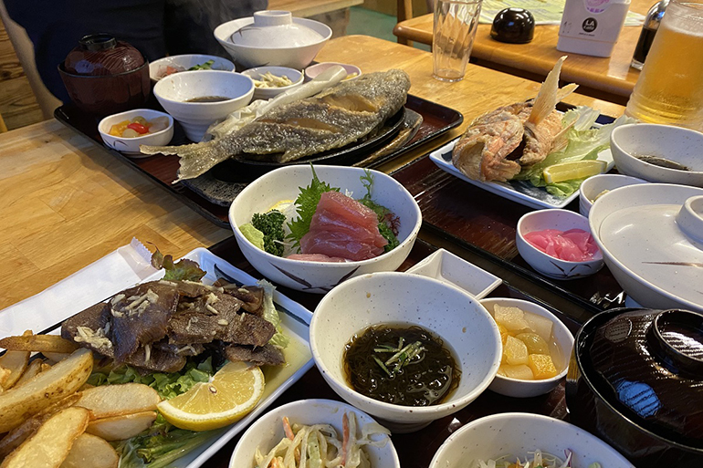 nhà hàng Hamanoya tọa lạc tại trung tâm Okinawa