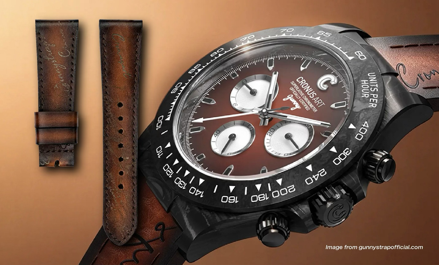 Strap kulit Dark Brown Patina Scritto dari Gunny Straps dengan tulisan tangan dan jahitan terlihat jelas, di samping jam Cronusart dengan dial brown gradient