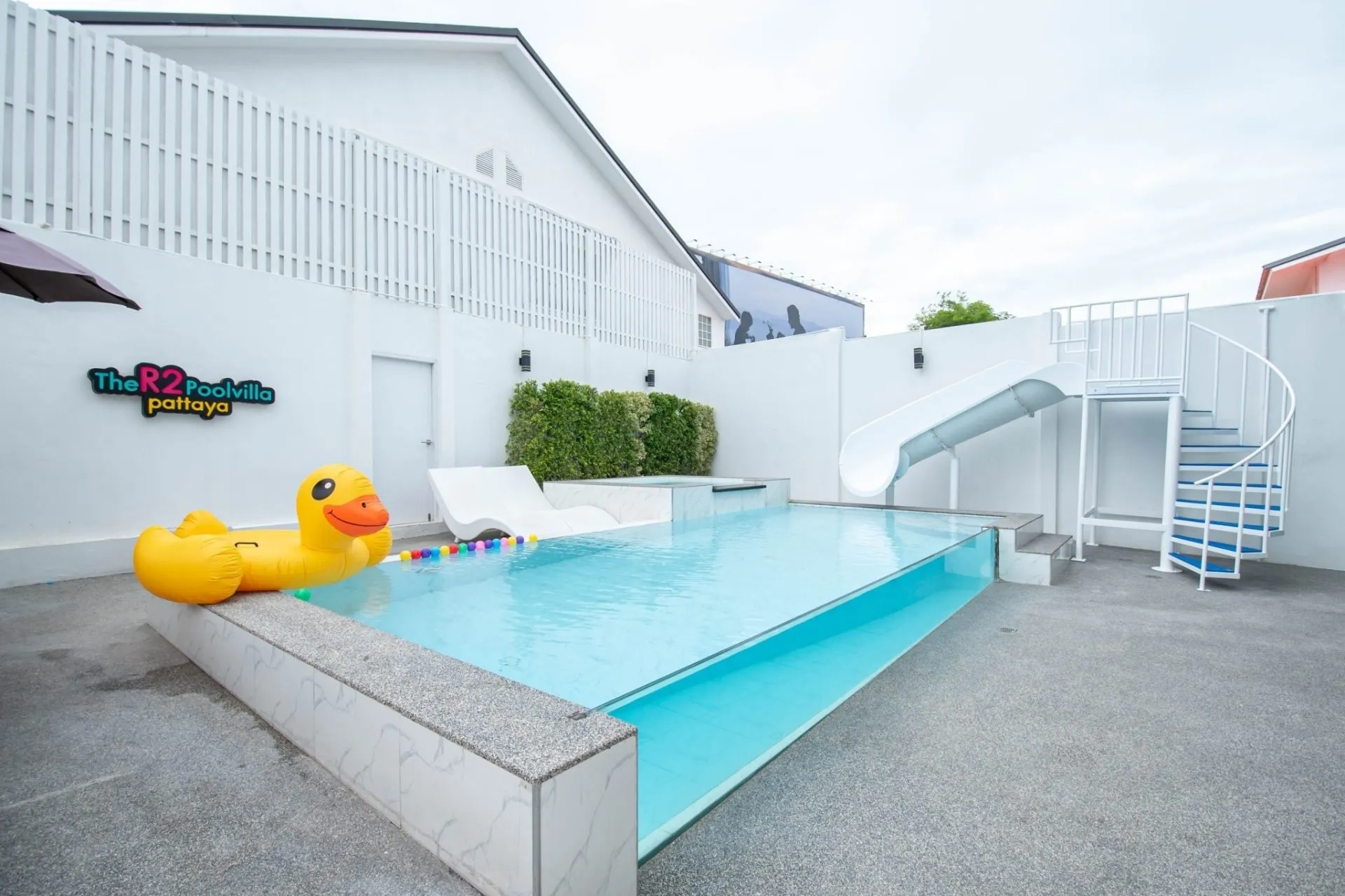 The R2 Poolvilla (little)