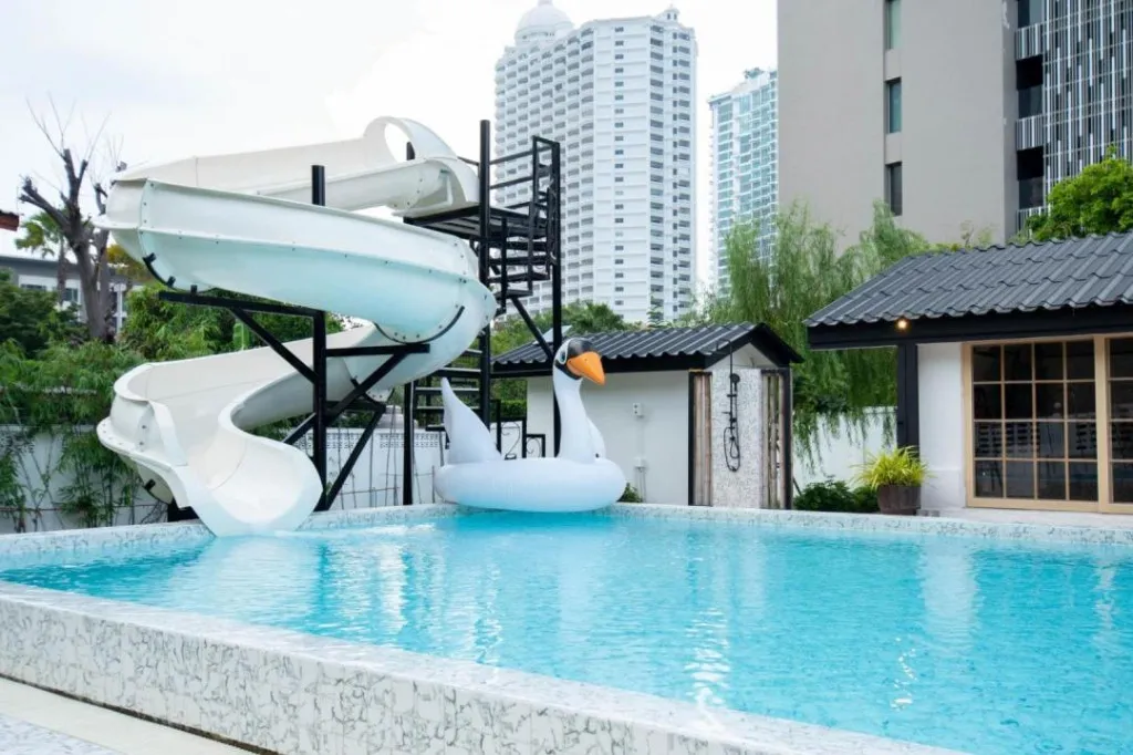 SAGA POOL HOUSE