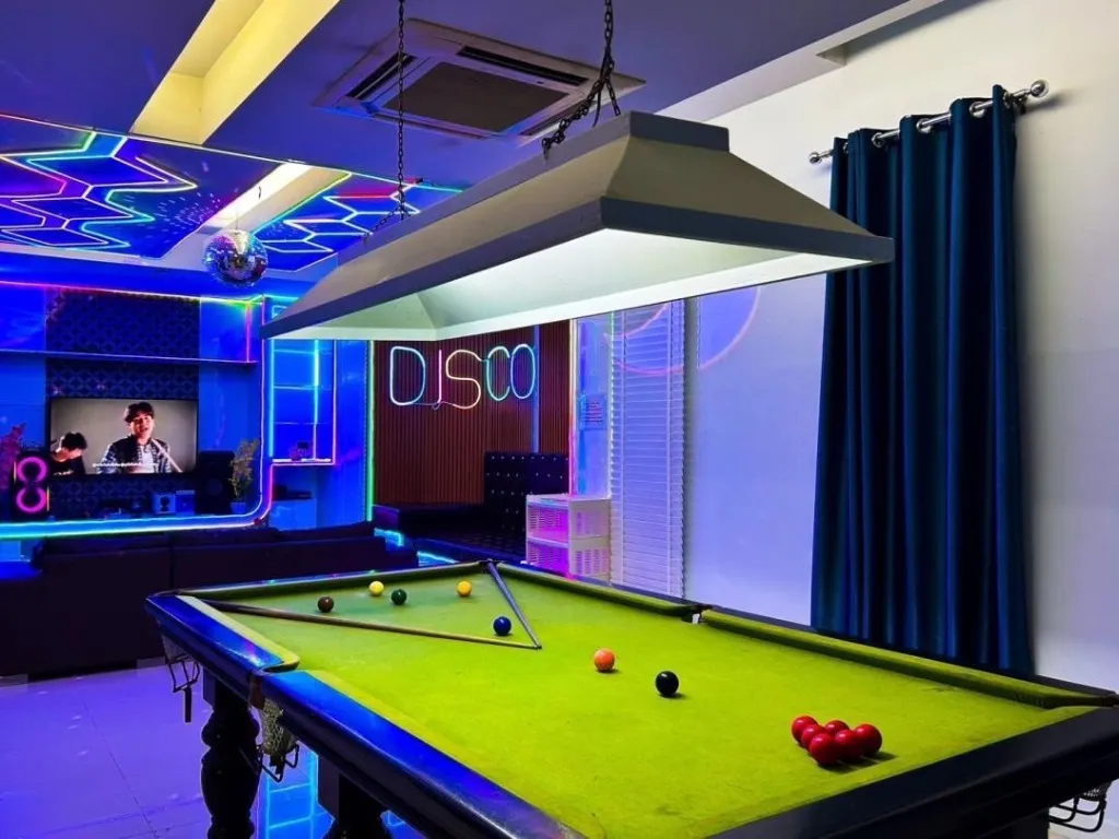 Disco Time Pool Villa