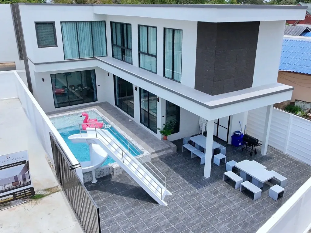 Ticha Pool Villa Bangsaen
