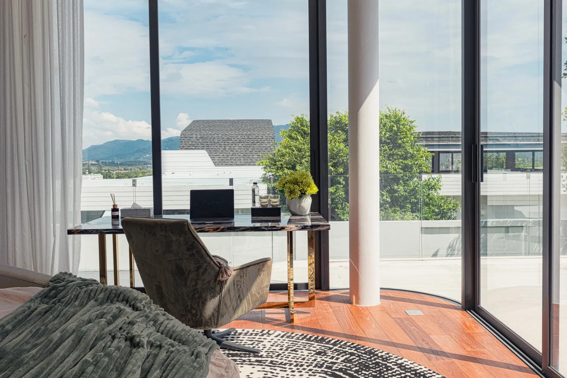ZAVAYA VILLAS EVEREST