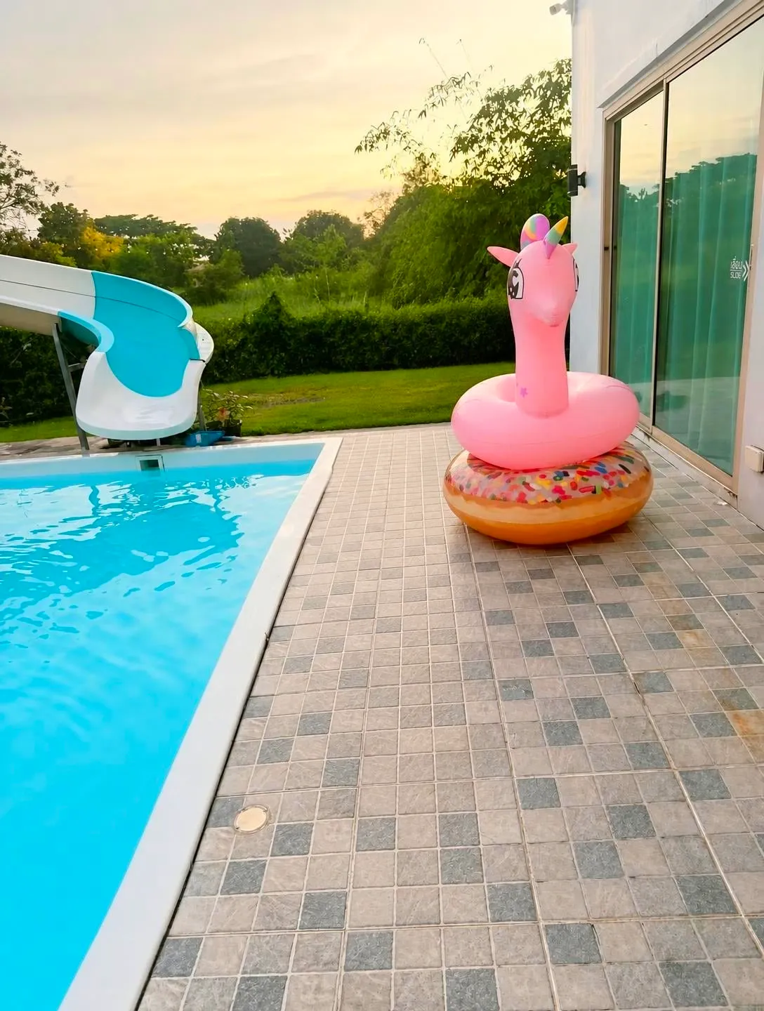 Pixel​ mountain​ view​ pool​villa​