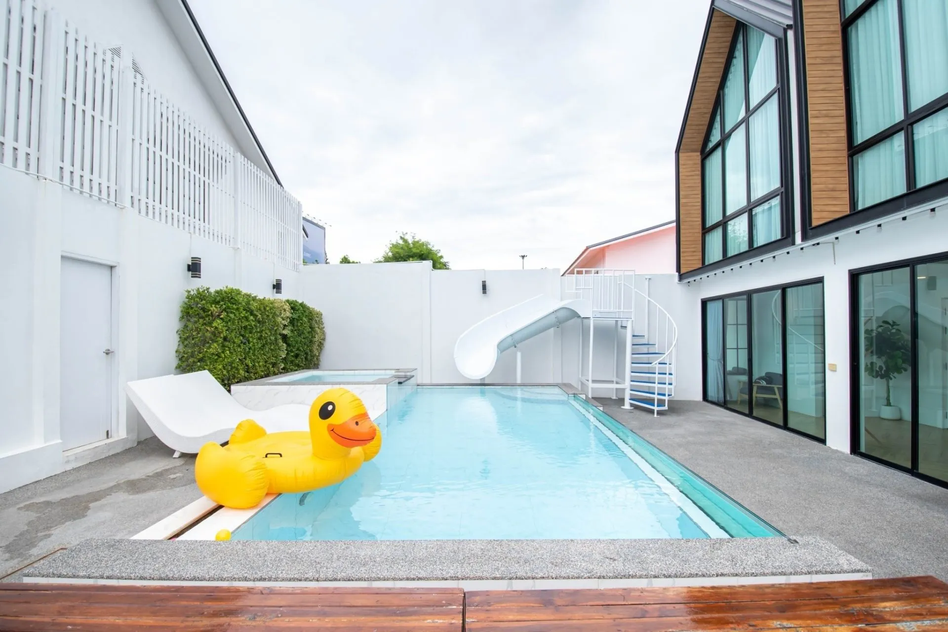 The R2 Poolvilla (little)