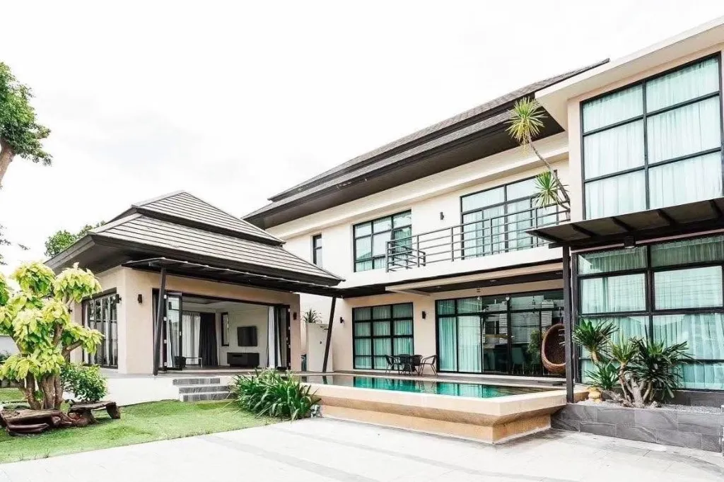 Luxury pool villa Bangkok