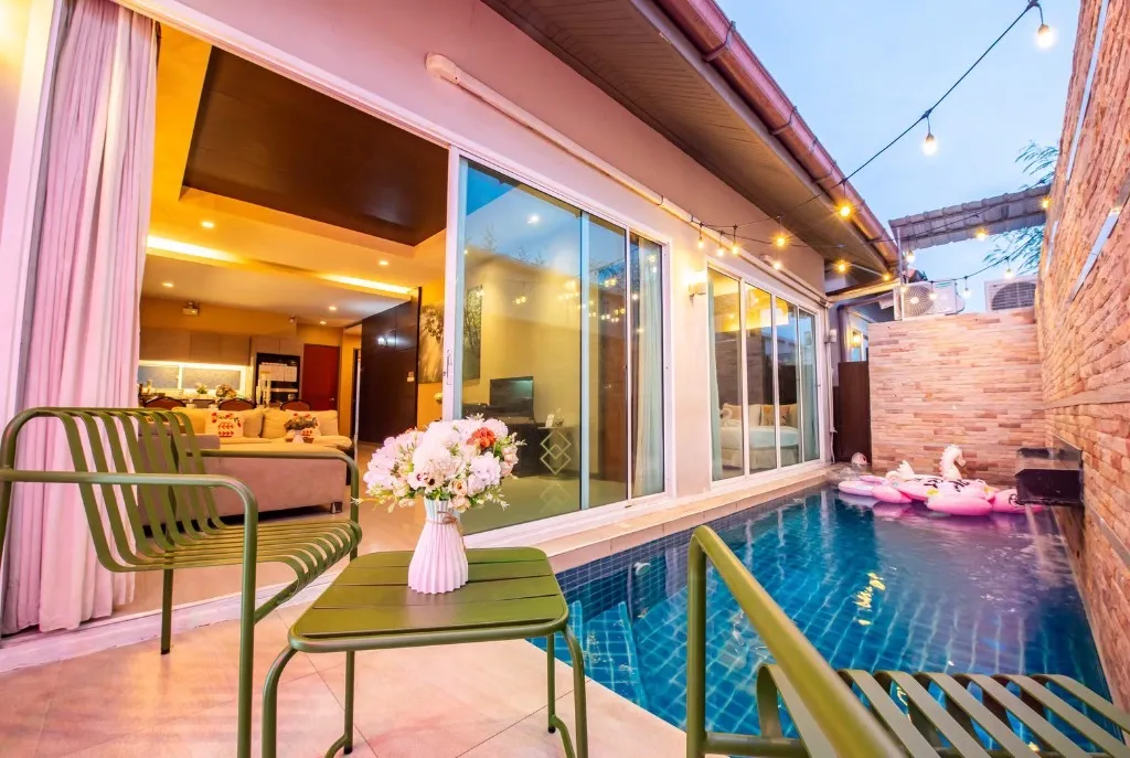 Crazy pool villa pattaya