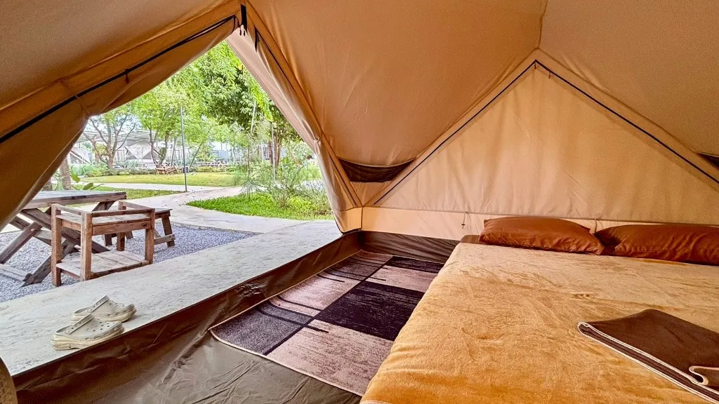 P4 Zone 2 เต็นท์ 2 ท่าน ฟาร์มสุข Glamping