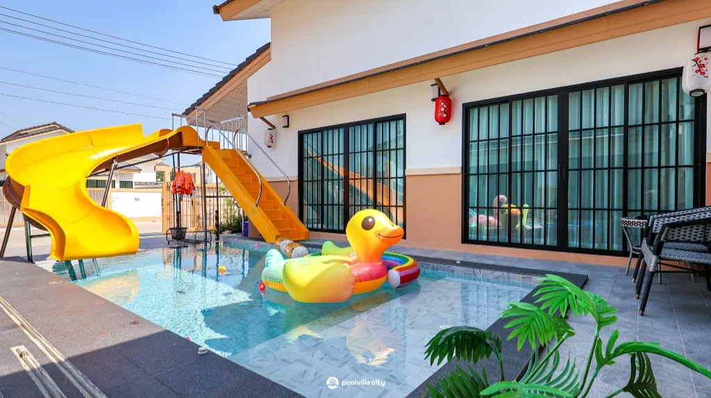Raku-Raku Poolvilla Bangsaen