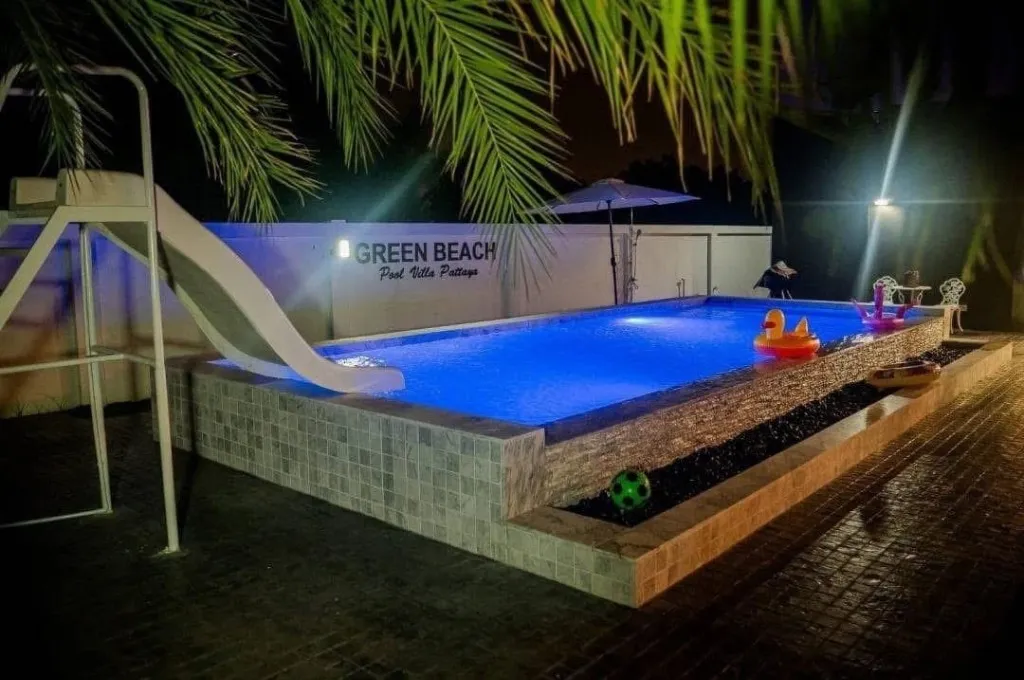 Green beach poolviila